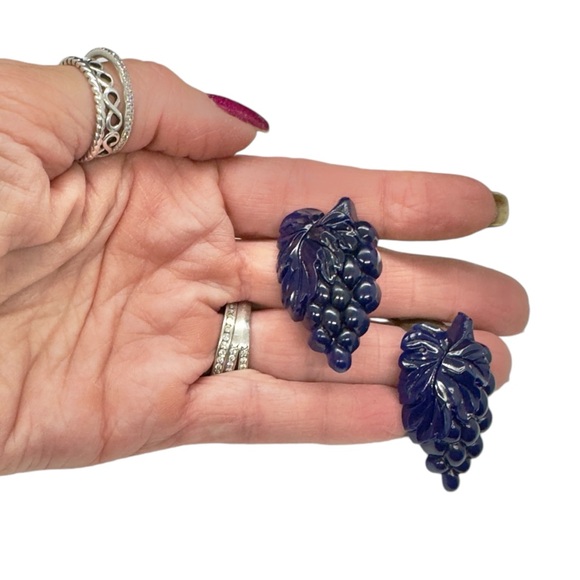 Vintage Acrylic Molded Purple Grape Dress Clips - Picture 8 of 8
